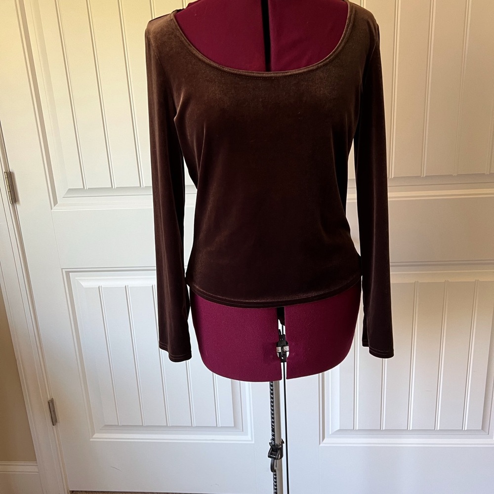 Velvet-stretch top